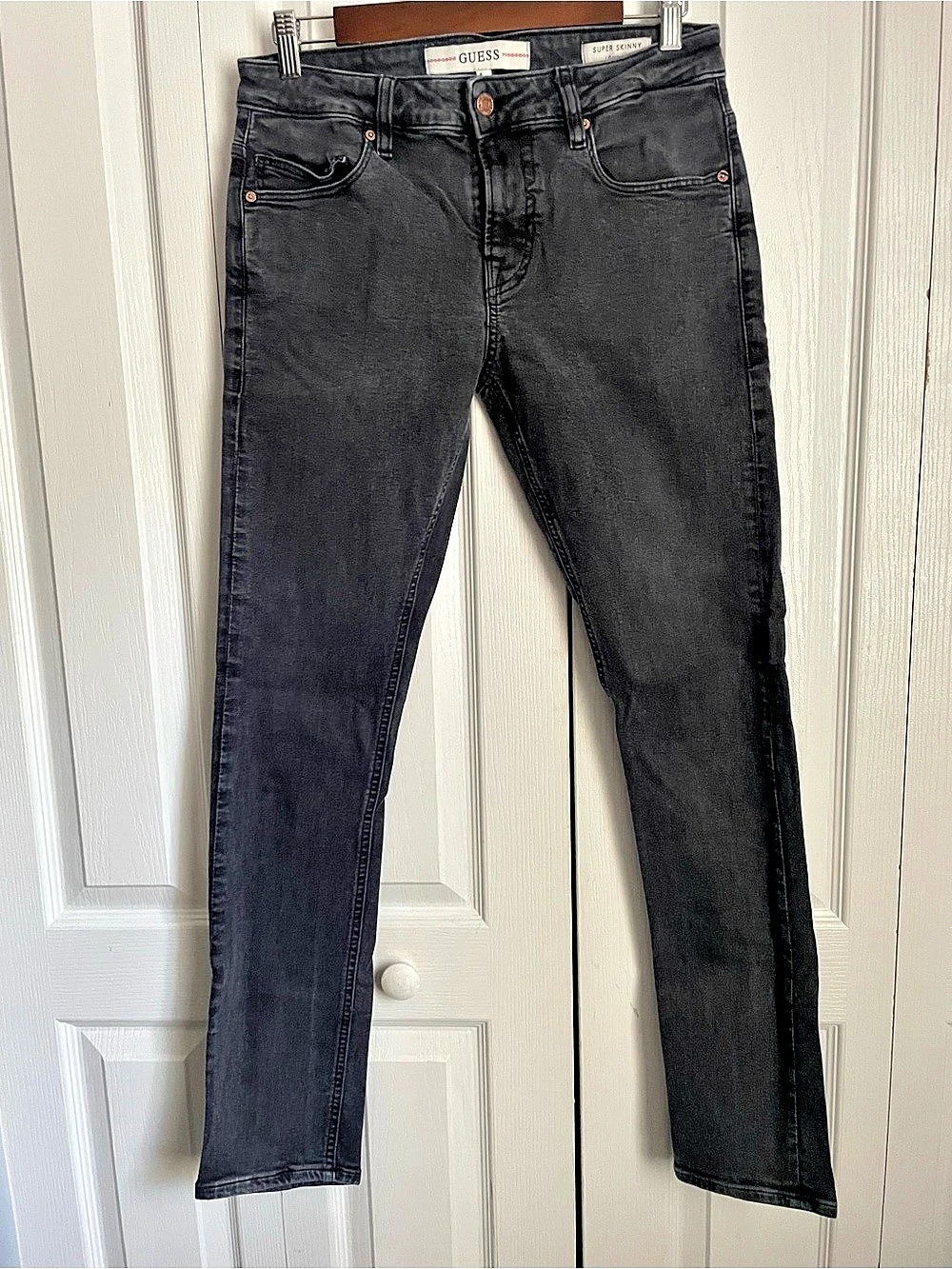 GUESS Super Skinny Chris Jeans, Size 30, Black